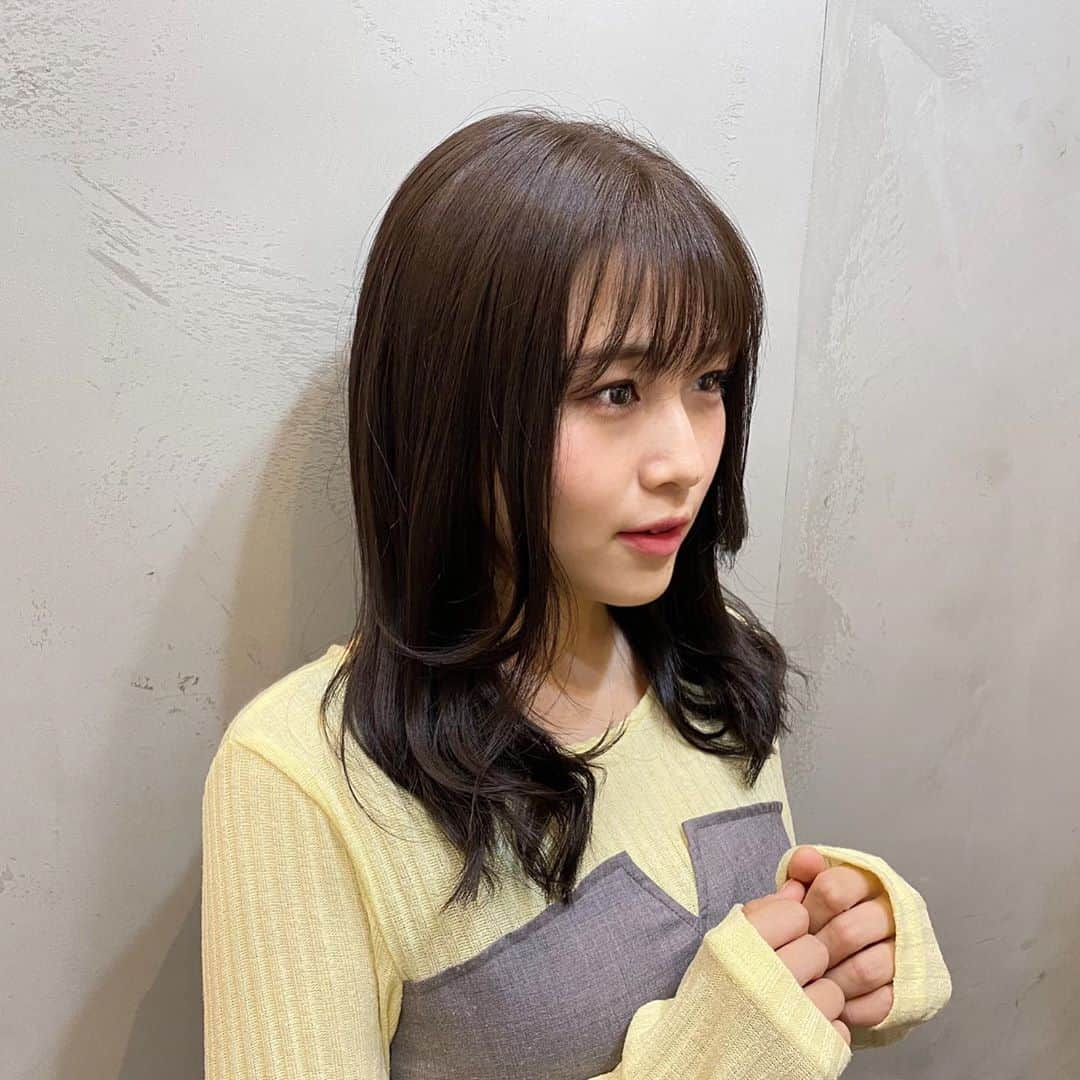 河野万里奈さんのインスタグラム写真 - (河野万里奈Instagram)「spicaさんでカット&カラーをしていただきました‪✂︎‬ #ほめて ．‬ 写真の時以外はずっとマスクごしではありましたがakemiさんに会えて癒されました‪✂︎‬」10月9日 20時16分 - marina_kawano