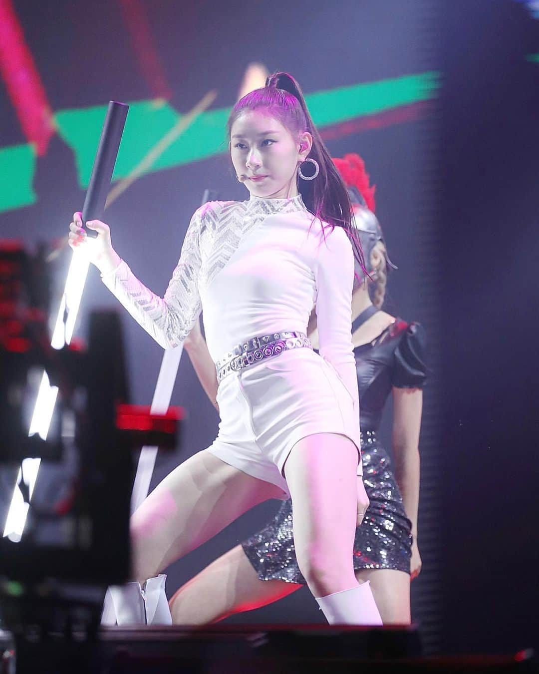 チェリョンのインスタグラム：「I C O N I C ⚔️ #있지 #ITZY #채령 #CHAERYEONG #MIDZY⁣⠀」