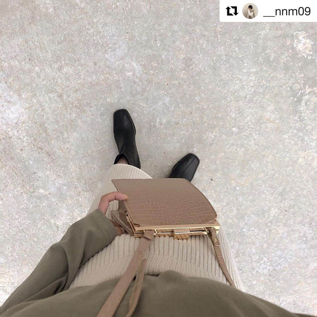 ショップにこにこさんのインスタグラム写真 - (ショップにこにこInstagram)「#Repost @__nnm09 with @get_repost ・・・ .  @envylook_japan の ブーツ歩きやすくてお気に入り👢♡ カーキのtシャツも楽でよく着る◎    @shopnikoniko のバッグ👜 タイムセールしてるみたい~☺︎  .  #fff #instagood #l4l #いいね返し #お洒落さんと繋がりたい #rili_tokyo ##instafashion #淡色女子 #今日のコーデ #秋服コーデ #envylook #envylook_japan #shopにこにこ_zozotown」10月9日 20時32分 - shopnikoniko