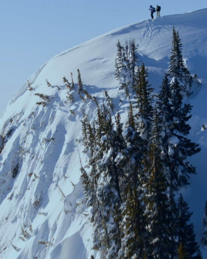 藤森由香のインスタグラム：「この秋リリースされるBurton snowboardのムービートレーラーがこちら🏂📽️  The One World trailer is here.  This film follows the Burton Team—a group of creative thinkers, unique personalities, talented athletes, cultural icons, and style masters—around the planet for a season of unforgettable snowboarding.  —  92,864 Steps  999 ideas  457 Kilohertz  113 Pillows  76 Slashes  72 days  39 riders  21 stitches     One World  —  Streaming November 2020. Learn more at burton.com/oneworld     #BurtonOneWorld」