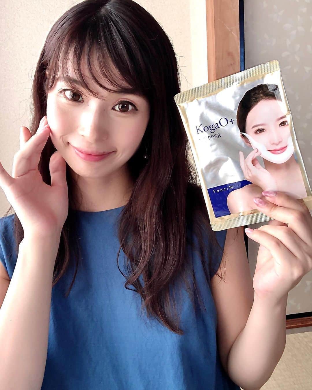三佐和あやのインスタグラム：「こんばんは✨💛これ、面白いよw﻿ おすすめのリフトアップ小顔美容マスク KogaO+﻿ マスクみたいに耳にひっかけて ぐぃーーんと リフトアップしてくれる効果があって、﻿ 外す頃には 本当にほっぺが持ち上がって 小顔になります🙃🙃✨✨💕﻿ ﻿ よかったら 試してみてね♪ ﻿ 購入サイトには、﻿ オリンクス製薬さん @orlinks.brand  のプロフィールから飛べますよ〜﻿ ﻿ ﻿ そんな今日は 妊婦検診でした〜👶﻿ 旦那さん お付き添いの皆勤賞です。なかなかすごいので、本当にいい旦那さんだと思います（上からw）﻿ もちろん、立ち会い出産もしてもらうバースプランを組んでます！（ひとりで産むのが怖い人）﻿ 来週から 1週間に一度にペースアップする検診。﻿ あと2週間したら いつ生まれても大丈夫！！と言われました😆﻿ 入院準備のバッグも用意しました、いよいよ〜！﻿ ﻿ ﻿ ﻿ #モデル #大人女子 #アラサー #アラフォー #アンチエイジング #美容 #大人可愛い #ママ #マタママ #ぷんにー #マタニティ#3児ママ #関西ママ #ママコーデ #アラサーママ #30代コーデ﻿ #HERRESTRICHWHITE #ハーレストリッチホワイト#KogaO＋ #小顔プラス #kogaoplus #コガオプラス」