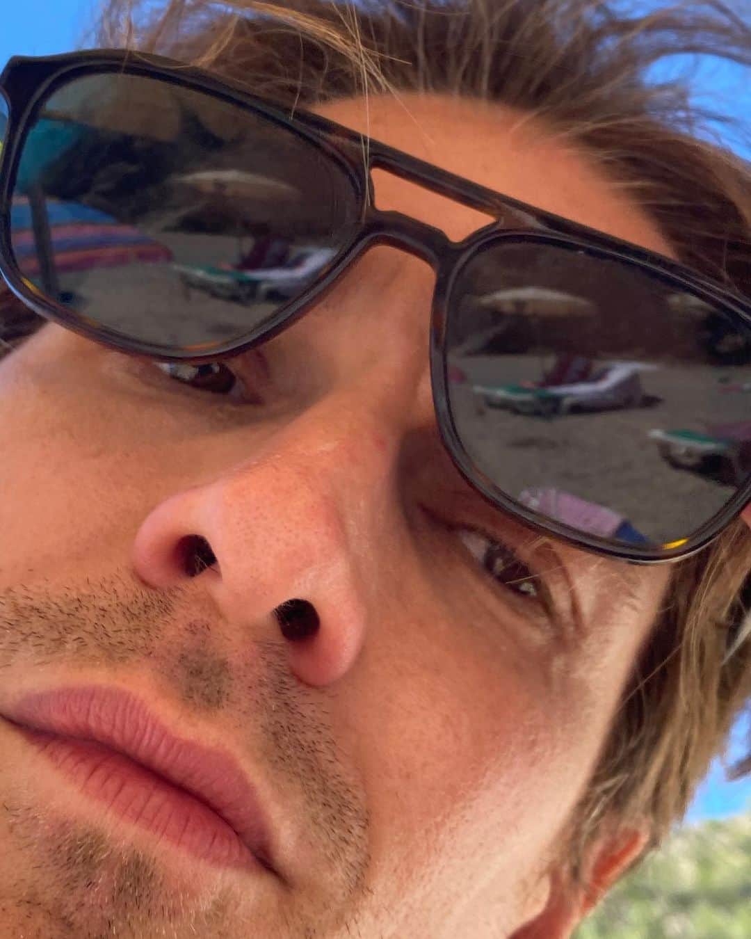 のインスタグラム：「This brilliant man has now been sober for 8 years. He’s been focused and committed and continues to be the most outstanding dad to his four kids. @jessejameswood we love you to the moon and back. #8years #jeffvegano」
