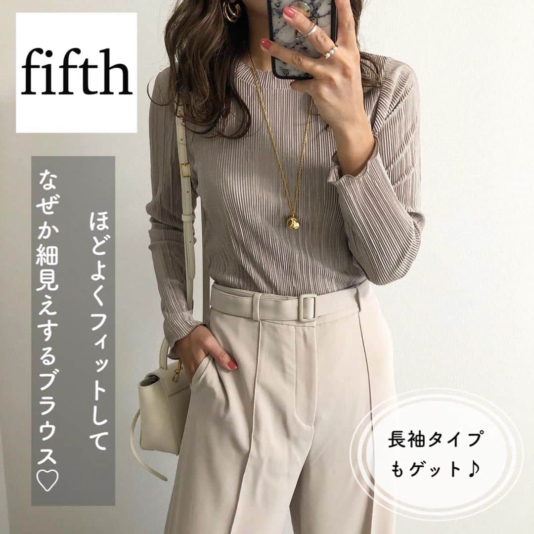 Miyoのインスタグラム：「2020.10.9 ・ 夏に大活躍だった @fifth_store のプリーツブラウスの長袖タイプもget♪ ほどよく体にフィットして、少しゆとりの ある感じが細見えする気がしてお気に入りです🥰 ライトカーキの色味が合わせやすい❤︎ ・ #細プリーツグロッシー長袖ブラウス …#fifth#fifthtl#フィフス ジャケット…#GU#ジーユー パンツ…#UNIQLO#ユニクロ バッグ…#celine デニム…nagonstans パンプス・ピアス…#ZARA#ザラ スニーカー…#vans#オールドスクール アクセサリー…blogに載せてます♡ ・ ・ ・ #高身長コーデ#秋コーデ#カジュアル#ブラウス#ママコーデ#ママファッション#着回しコーデ#GUコーデ#ユニクロコーデ#ザラコーデ#ザラジョ#プチプラコーデ#プチプラファッション#シンプルコーデ#きれいめコーデ#大人可愛い#時尚」