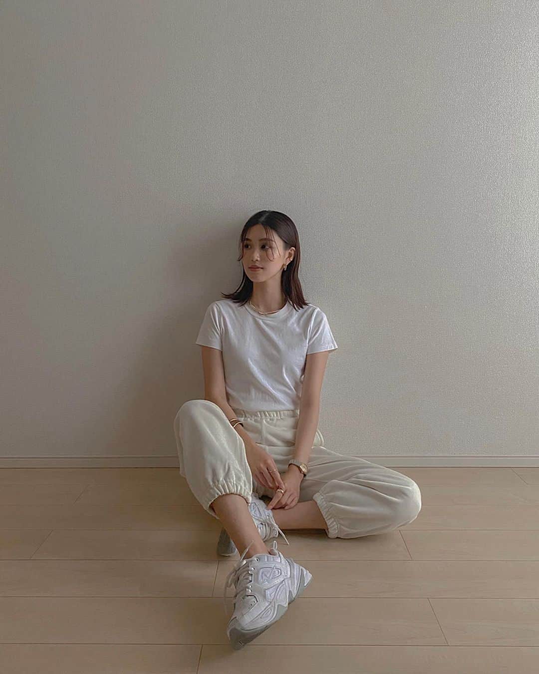 影山可蓮のインスタグラム：「・ ・ simple & relax 💭 ・  ・ このパンツ色違いも買おうかなぁ 楽々でお気に入り〜 でもXSは売り切れてるTT  ・ 🏷 TOPS @uniqlo  #クルーネックT PANTS @uniqlo  #ジャージーパンツ 01 XS SHOES @niketokyo  Necklace @seadsmara  ・ ・  #uniqlou #uniqlo  #uniqlo2020fw  #uniqlo_karen  #uniqlou2020fw  #ユニ女  @uniqlo_ginza  #outfit #ootd  #instafashion #fashion  #シンプル #コーデ #コーディネート #今日のコーデ #私服  #ユニクロ #ユニクロコーデ #ユニクロユー」