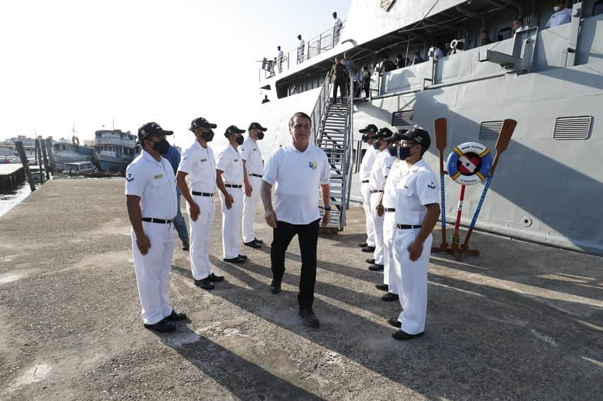 ジルマ・ルセフさんのインスタグラム写真 - (ジルマ・ルセフInstagram)「O Presidente Jair Bolsonaro visitou, na manhã desta sexta-feira (9), a agência-barco da Caixa na Ilha do Marajó (PA). Na ocasião, participou do atendimento a um morador da região. Fotos:  Alan Santos/PR」10月9日 20時48分 - presidenciadobrasil