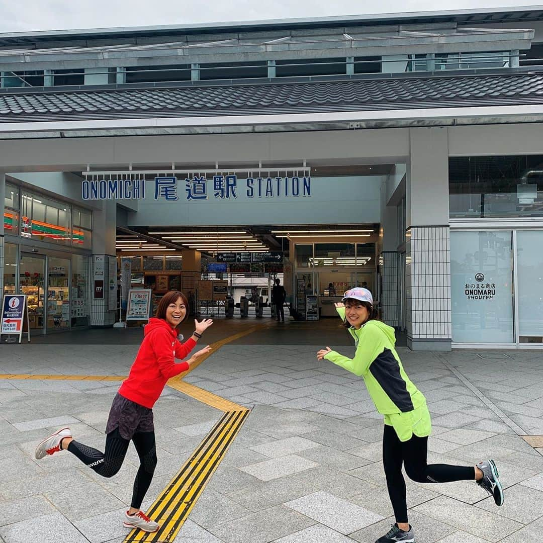 彼方茜香さんのインスタグラム写真 - (彼方茜香Instagram)「島RUN♥ しまなみ海道行ってました〜！ 今回は坂本直子さんと一緒でした♪♪ 本気のRUNにはついていけませんが、楽しくRUNなので私にも出来ました(^^)v GAORASPORTSで11月から数ヶ月間新作がどんどん流れるのでお楽しみに〜！ ちなみに今回のせり〜んのウエアーは @oc_gram  さんのランニングウエアです♪釣りにも使えるアイテムもいっぱいあるのでみてみて(≧∇≦)v #島run #坂本直子 さん #彼方茜香 #GAORAスポーツ #しまなみ海道」10月9日 20時58分 - serikaochikata