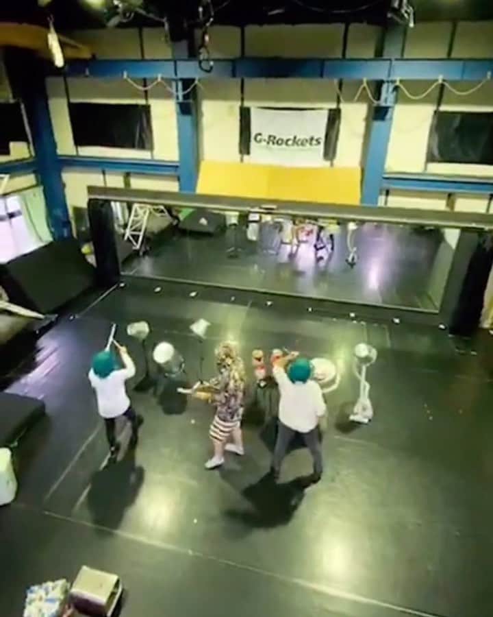 知念紗耶のインスタグラム：「☆JUNK ART CIRCUSインスタライブ☆ Part2♪ 続きは劇場で♪♪♪ @grockets」