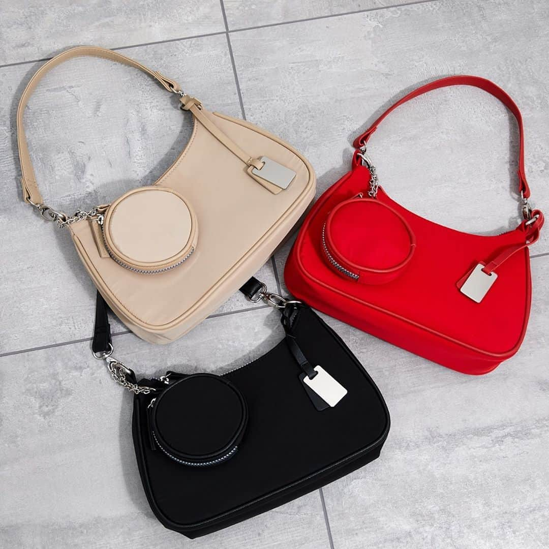 プリマークさんのインスタグラム写真 - (プリマークInstagram)「You love them, we love them, so we added another colour! Say hey to our fave bag in red 😍 Bags £8/€10/$12 #Primark #NewIn」10月9日 21時00分 - primark