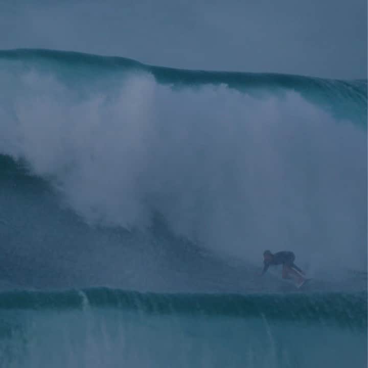 ジョン・ジョン・フローレンスのインスタグラム：「Three to the beach says coach @rosswilliamshawaii」