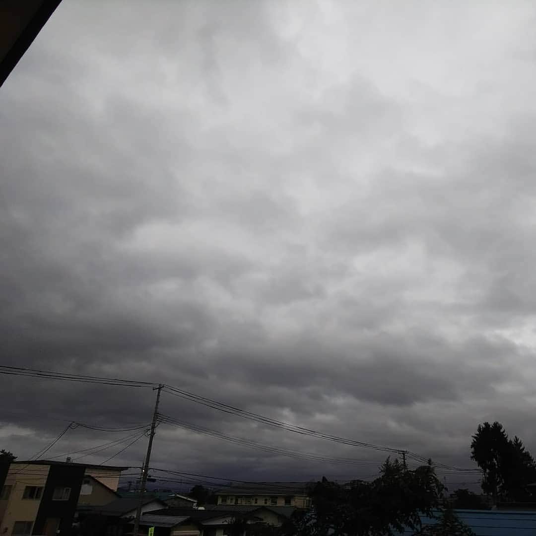 みながわゆみさんのインスタグラム写真 - (みながわゆみInstagram)「#おはようございます #今日も素敵な一日を #いまそら #イマソラ #くもり空 #くもり」10月10日 6時37分 - nama.09.19