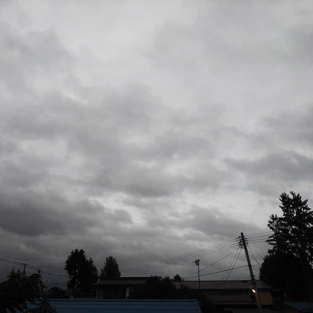 みながわゆみさんのインスタグラム写真 - (みながわゆみInstagram)「#おはようございます #今日も素敵な一日を #いまそら #イマソラ #くもり空 #くもり」10月10日 6時37分 - nama.09.19