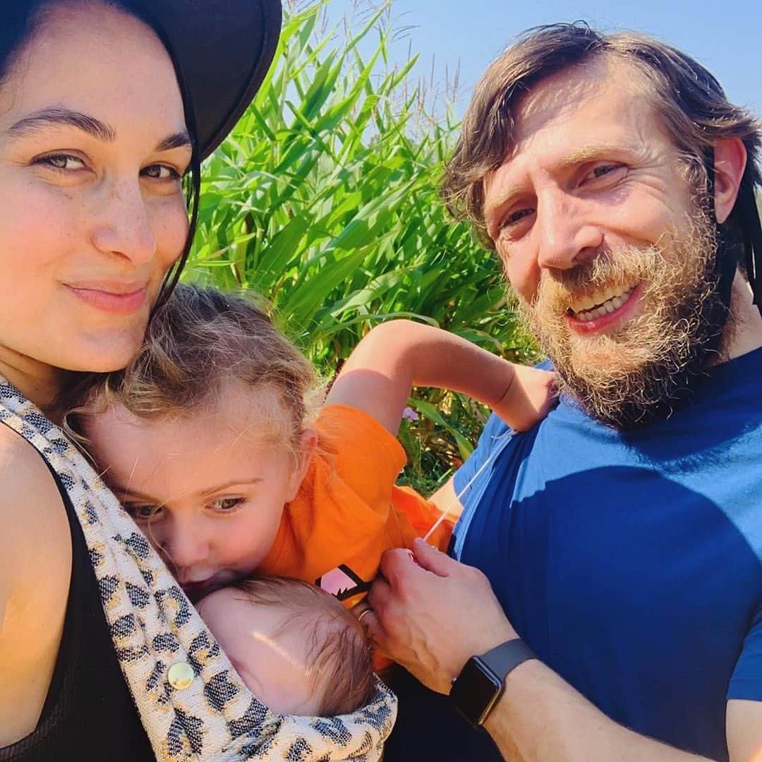 E! Onlineさんのインスタグラム写真 - (E! OnlineInstagram)「Brie Bella recently revealed some major news about the future of her family and "this mama ain't having any more babies." Everything she had to say about her procedure to get her tubes tied is at the link in our bio. (📷: Instagram)」10月10日 6時46分 - enews