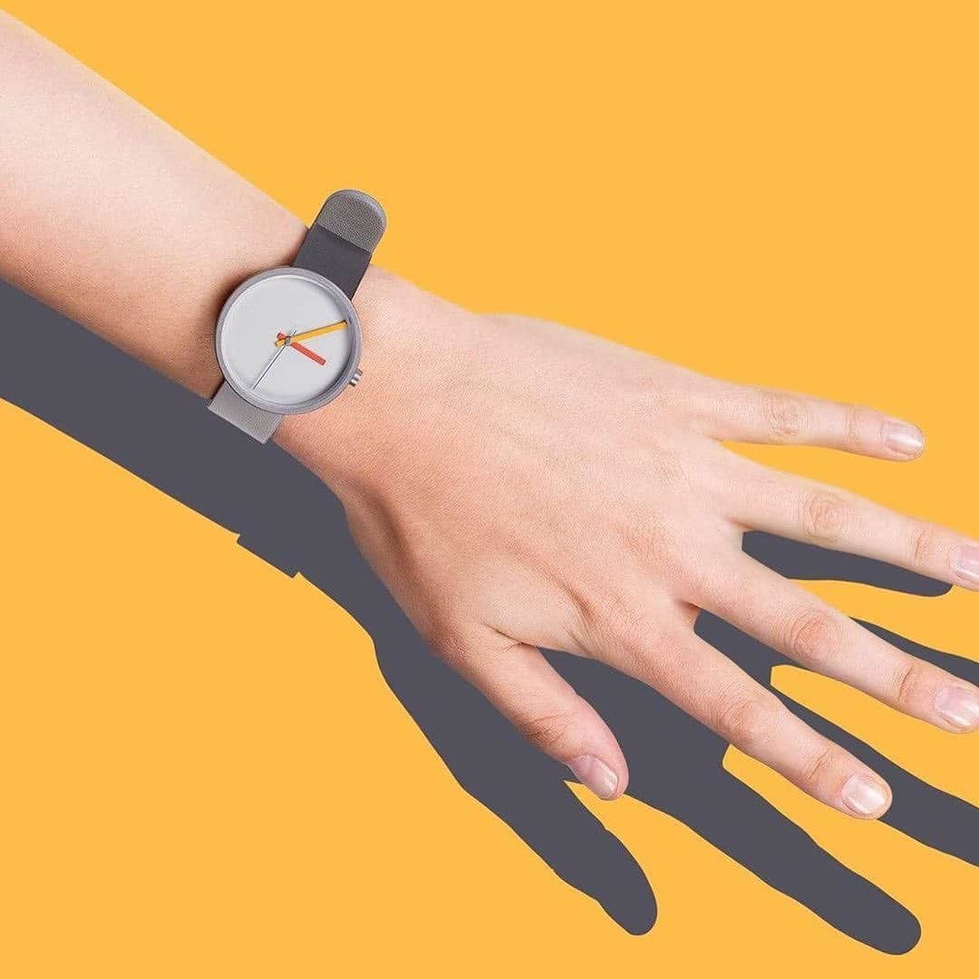Design Milkさんのインスタグラム写真 - (Design MilkInstagram)「Over on @designmilkeveryday: Suddenly wishing we had more than two arms because these #watches by @aark_collective are just so fun! Link in our bio or IG Story to shop!」10月10日 6時59分 - designmilk