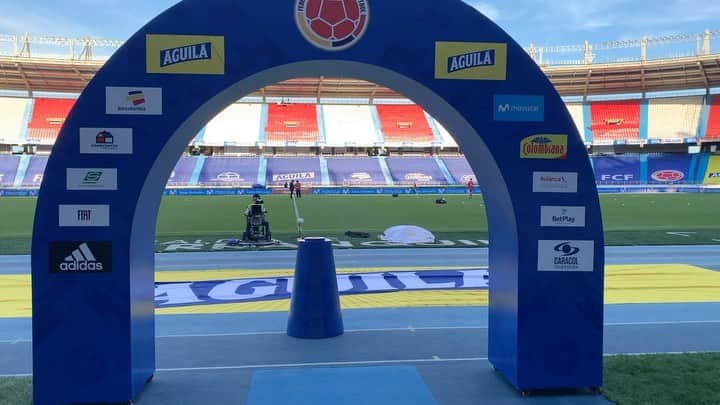 サッカー コロンビア代表チームのインスタグラム：「Así luce el estadio Metropolitano antes de nuestro partido ⚽️🇨🇴💪🏼🔥  #VamosColombia」