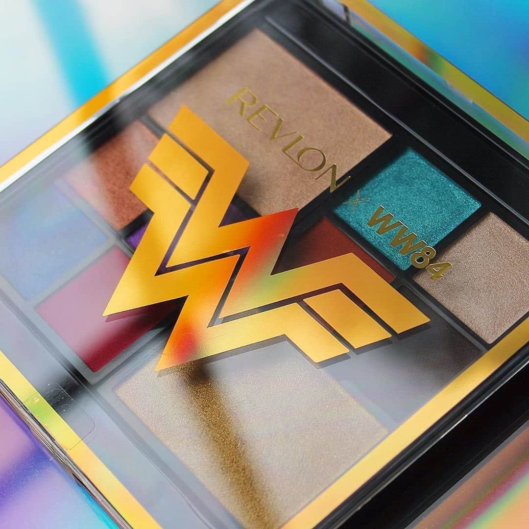 Revlonさんのインスタグラム写真 - (RevlonInstagram)「In every superhero’s arsenal: A bold Face & Eye Palette . @19_jlee captured this #RevlonxWW84 compact filled with 🎱 game-changing eyeshadows + 2 dynamic highlighters, here for a limited run!」10月10日 7時03分 - revlon