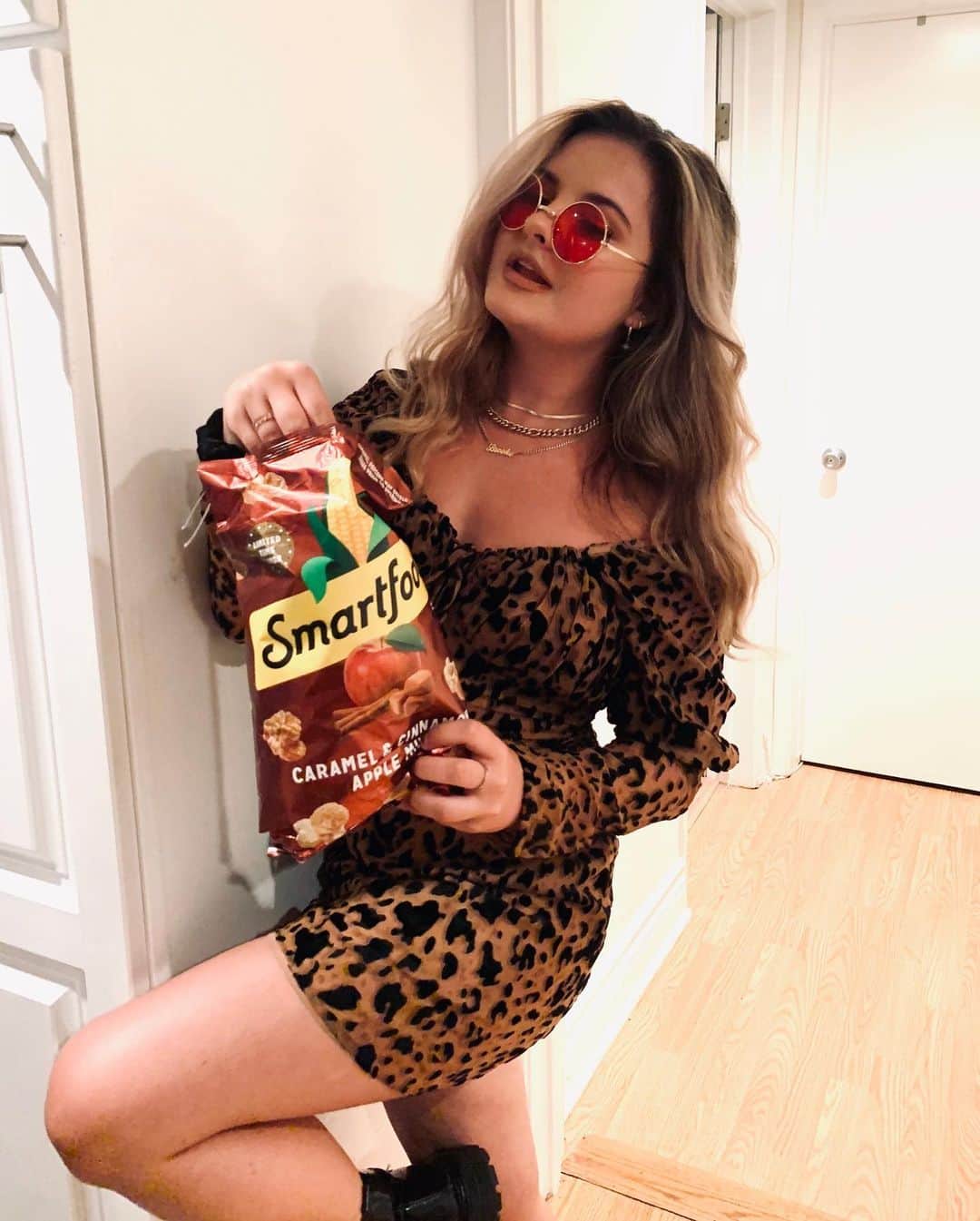 Brooke Marie Hylandのインスタグラム：「@smartfoodpopcorn new caramel and cinnamon apple popcorn always satisfying my snacking 🍿🍿 #ad」