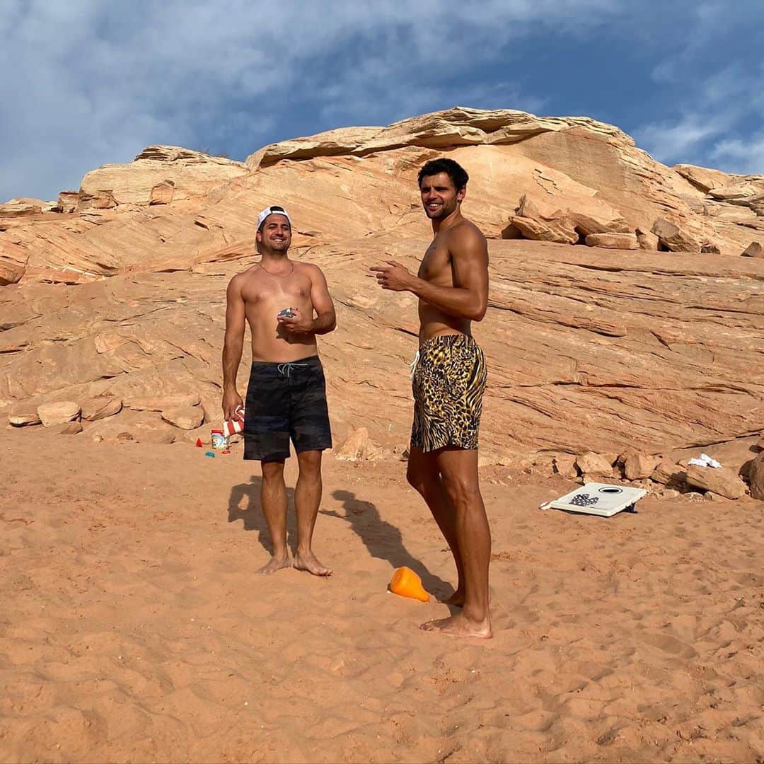 のインスタグラム：「Cornhole champs!! 🏆🥇」