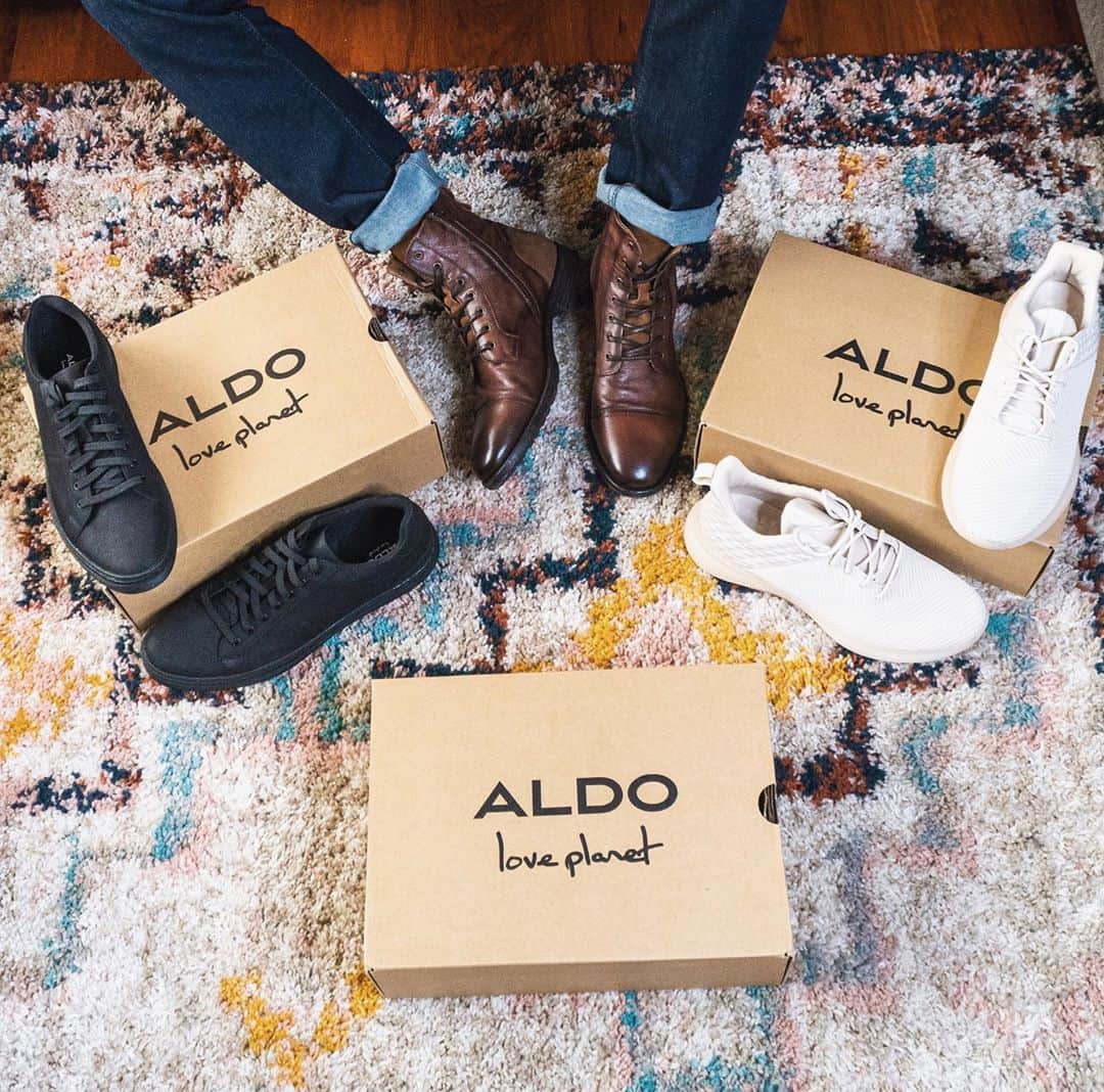 ALDO shoesさんのインスタグラム写真 - (ALDO shoesInstagram)「Our guy @marcuswattz is all smiles as we're celebrating the 1st anniversary of our ALDO Crew loyalty grogram! Join now to unlock 20% off regular-priced styles and other amazing benefits. #AldoCrew」10月10日 7時34分 - aldo_shoes