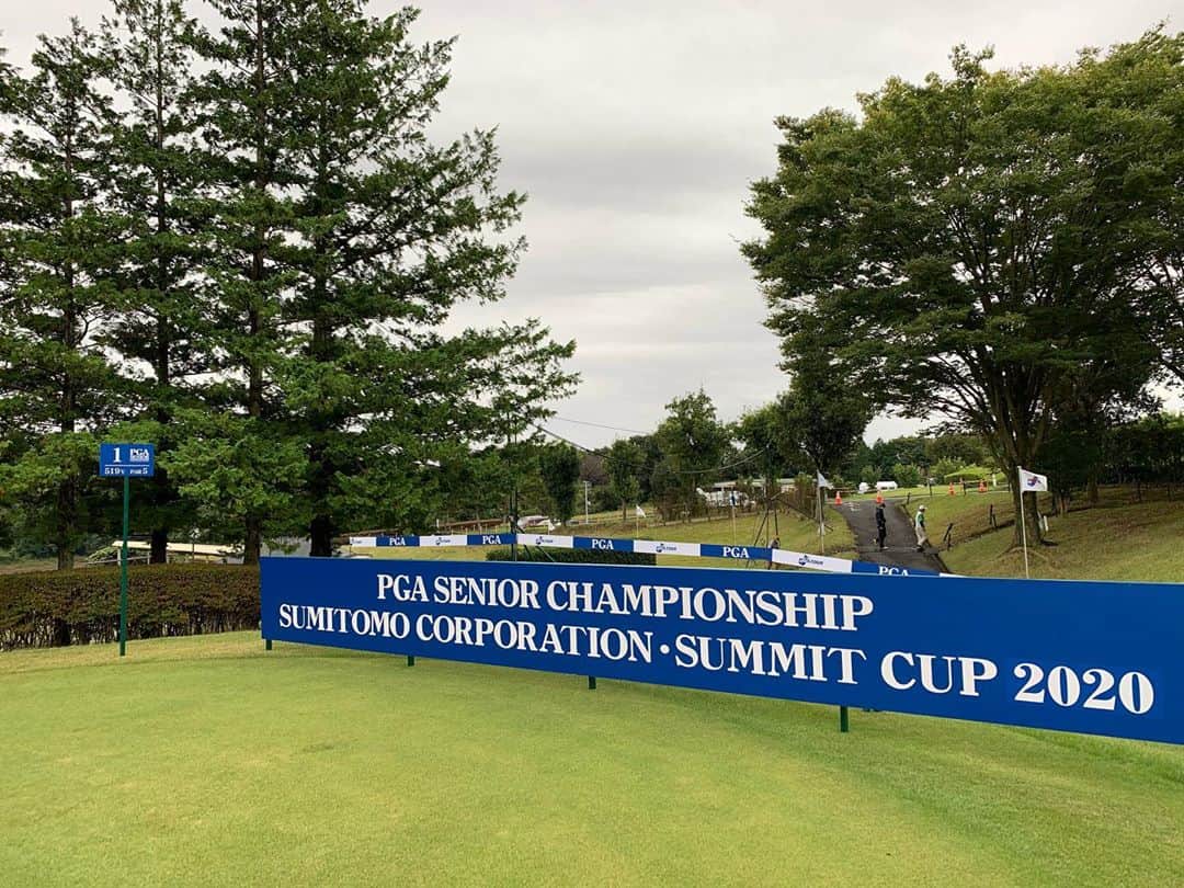 近藤祥子のインスタグラム：「. 第59回 日本プロシニア選手権大会⛳️ . 心配されていた台風は逸れるようで、 一安心だったけど、、、 今朝、まさかの停電！！ 復旧作業を行っていて、とりあえずスタートは2時間遅れ！ 《追》3日目(土)中止決定 . どうなるかな〜😣💦  . ゴルフネットワーク、BS朝日で放送されますので、ぜひ🏌 . . #ゴルフ #日本プロシニア選手権大会 #サミットゴルフクラブ #プロゴルファー #シニアプロゴルファー #停電 #ゴルフ場 #ゴルフネットワーク #とことん1番ホール生中継 #bs朝日 #golf #golfer #progolfer」
