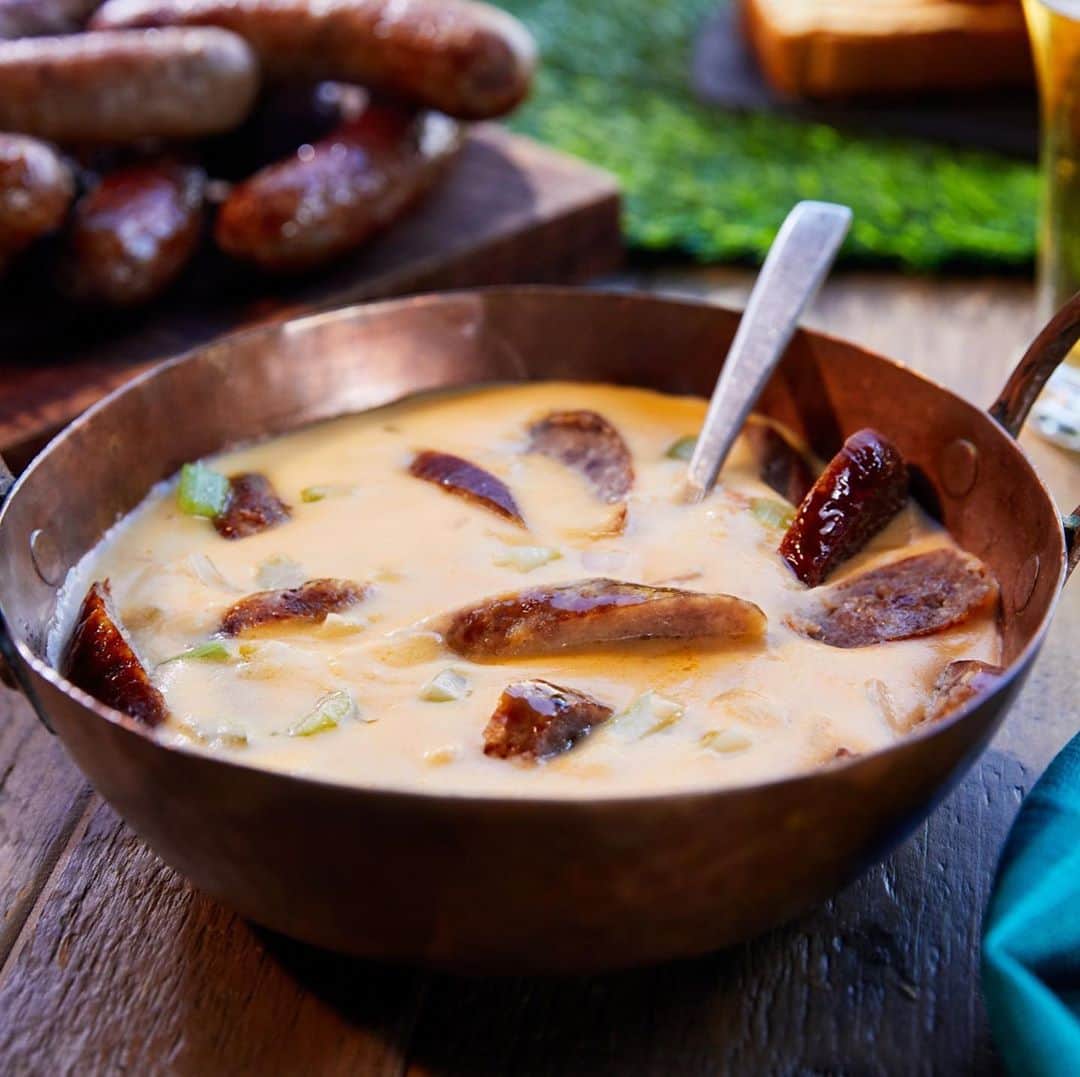 ジョンソンヴィルのインスタグラム：「Comfort around here looks a lot like this Cheddar Beer Brat Soup. A solid choice for a #tailgating #leafraking #pumpkincarving every-fall-activity kind of day.  Recipe at our #linkinbio」