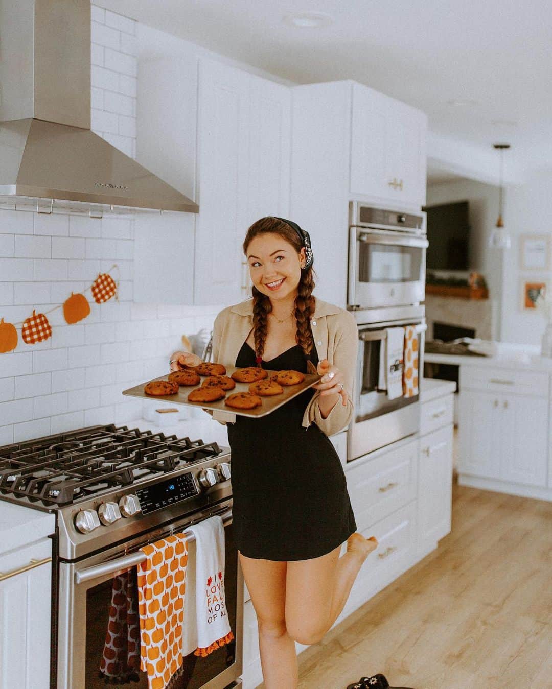Meredith Fosterさんのインスタグラム写真 - (Meredith FosterInstagram)「big on baked goods 🎃🍪🍁🍂」10月10日 7時47分 - meredithfoster