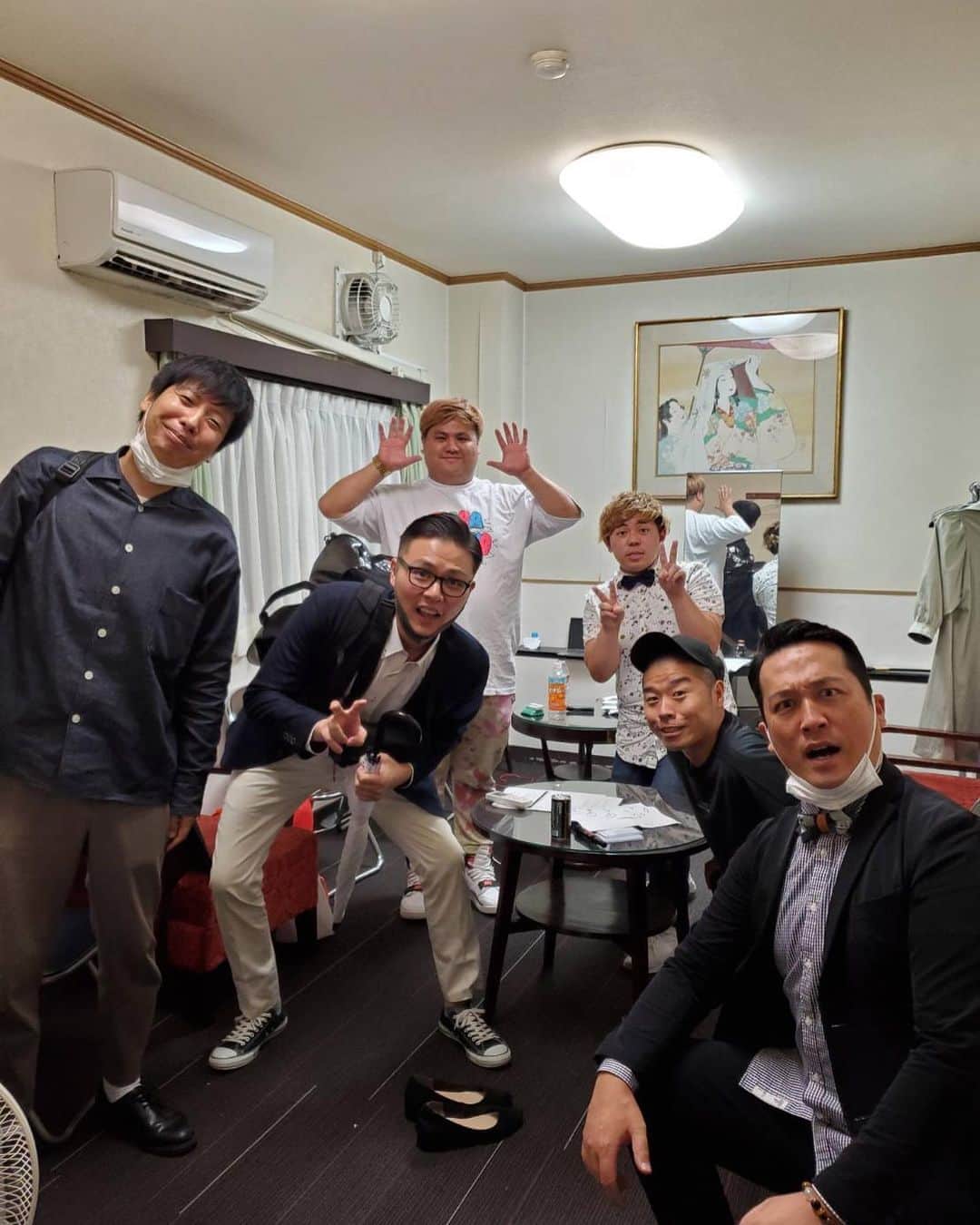 池田真一のインスタグラム：「祇園花月の『都市伝説を楽しむ会』ありがとうございました！ 楽し過ぎて90分あっという間でした！ まだまだ話したいことあります！ 後、都市伝説の時の衣装がわからなくてこんな感じになってしまいました！ これあってますか？？」