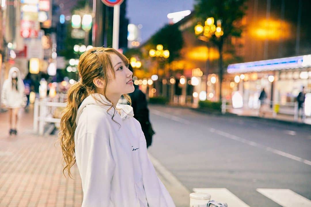 片原恵麻さんのインスタグラム写真 - (片原恵麻Instagram)「パーカー大好きだからパーカー着れる季節やってきて嬉しい- ̗̀ ♡ ̖́-」10月9日 22時55分 - emma_katahara