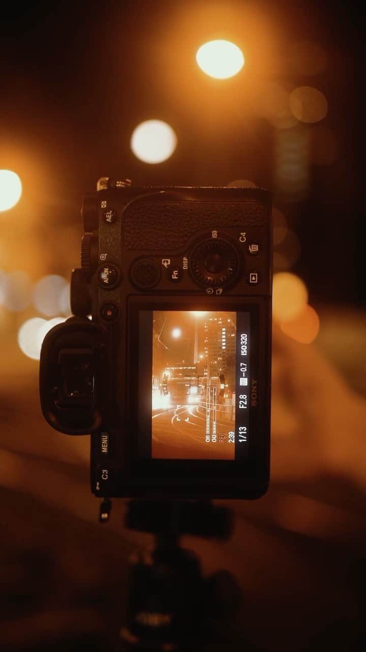 Thomas Kakarekoのインスタグラム：「Night session with my new Black Pro Mist Filter! #berlin #berlincity #tiffenfilters #tiffenblackpromist #photography #nightphotography #visit_berlin #timelapse #voyaged #cityki」