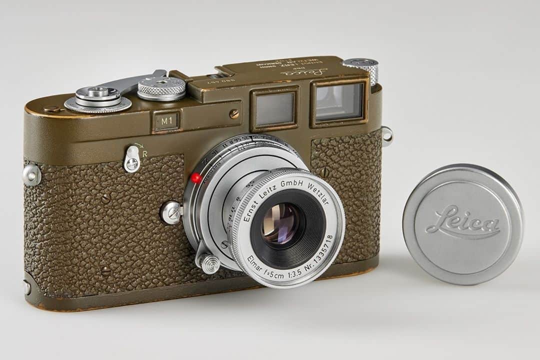 のインスタグラム：「Leica Vintage M1 Olive Bundeseigentum  Introducing the early-type German military M1 green in excellent condition made of original green Vulkanite with coarse pattern and matching Elmar 5cm f/3.5. Only 75 of these cameras were produced and delivered to Wilhelmshaven in 1961. Have a look at this gem for yourself at the upcoming Leitz Photographica Auction on November 21. Find out more in the link in our bio.  #leica #leicacamera #leitzphotographicaauction #rareleica #leicashop」