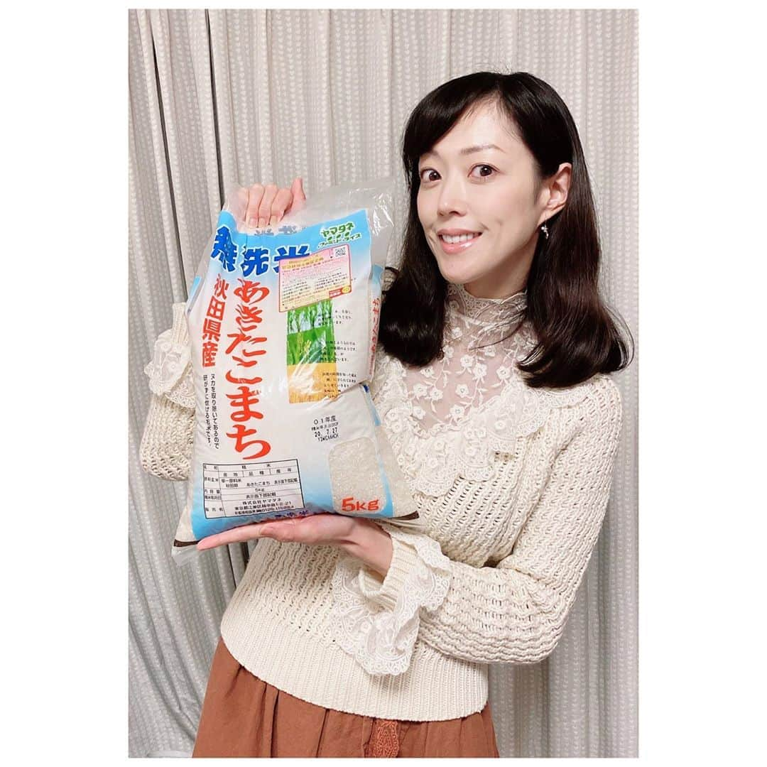 大和悠河さんのインスタグラム写真 - (大和悠河Instagram)「「クイズ！脳ベルSHOW」ご覧頂きありがとうございました。 すごい！ミラクルでしたよねー🤣。我ながらサイコロの回転は素晴らしかった！と褒めてあげたい😂一瞬ガイズ＆ドールズのネイサンになった気分でした😅週間チャンピオンは逃しましたがとーっても楽しかったです。 ありがとうございました。  火曜日チャンピオンになっていただいたあきたこまちでーす☺️。  そして 明日10/10夜9時🌗からはLINE LIVE生配信です。  大和悠河　LINE LIVE生配信　 第24章10/10(土)夜9時〜. 🤎プログラム🤎 ドレスコードはブラウン ☆今夜のゲスト紹介 ☆乾杯 〜乾杯のドリンク　Drink sleep tea & フードAutumn food 一緒に乾杯しましょ😉  ☆ファッション解説 〜 ブラウンファッション〜  ☆Yuga in Wonderland〜クイズ！脳ベルSHOW〜  ☆I love cooking 〜YUGAな秋の食卓〜〜.  ☆Chiacchierキアッキエーレお喋りタイム  ☆お悩み相談 私に相談して下さいね😉  ☆ 大和悠河の５分で語るオペラの真髄(新解釈)YUGAオペラカイエ〜〜  ☆LINE LIVEプレミアム会員限定スペシャルなお知らせ 〜愛言葉  では！！沢山のコメント、お待ちしてまーす😉。  また！お会いしましょ。。 . . . #大和悠河　#yugayamato #クイズ脳ベルshow  #あきたこまち # 秋田　#無洗米  #ノーベル賞  発表の夜  #三夏紳　さん #倉石功　さん  #真由子 さん  MC #岡田圭右　さん  #脳科学者 #篠原菊紀教授監修  #篠原菊紀　#教授 #監修  #ひらめき #記憶 #瞬発力 #発想  #大人気番組  9日(金)「クイズ！脳ベルSHOW」夜10 時 10日(土)🌗夜9時 17日(土)🌑夜10時 23日(金)🌓夜10時 31日(土)🌕夜9時」10月9日 23時01分 - yugayamato