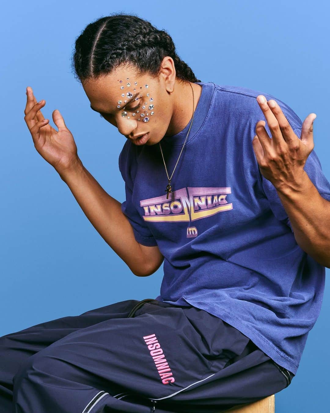 サキャスティックのインスタグラム：「@insomniacltd FALL   Entablature S/S Tee Blue  Weather Pant Nylon Navy Dwr nylon pant with custom drawcord and logo embroidery. Available in Black and Navy. Made In USA. 📸 @daniellelevitt」