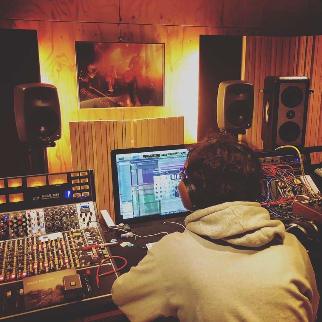 のインスタグラム：「ミックスをチェックしてる。今週来週が踏ん張りどころ。  #coldbrainstudio #gotch #3rdalbum」