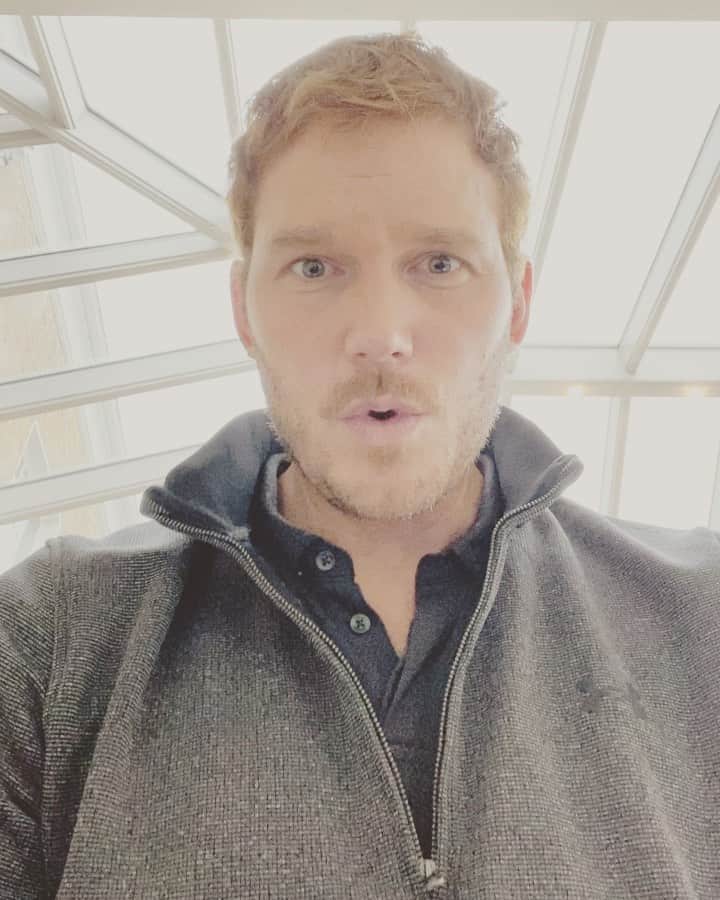 のインスタグラム：「I’ve been trying all year to solve a Rubik’s Cube in under a minute so I can post it to Instagram. I finally did it!!! The world record is like 5 seconds. Which is actually done by using dark magic I think? So. That doesn’t count in my book. Just kidding. The kids who do the Rubik’s cube in under ten seconds are my heroes. Stuck in quarantine!? Get you a Rubik’s Cube!」