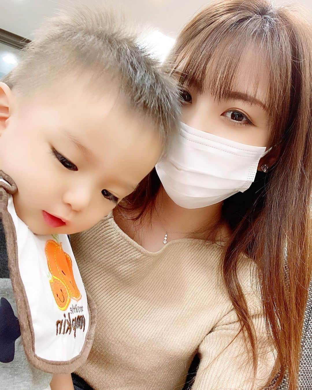 Momoeのインスタグラム：「#happy #家事 #育児 #family #家族 #boy #smile #男の子 #息子 #code #love #lucky #kids #子供 #thankyou #宝物 #ベビー #fashion #follow #心 #縁 #パパ #ママ #家族写真 #男の子ママ #赤ちゃん」