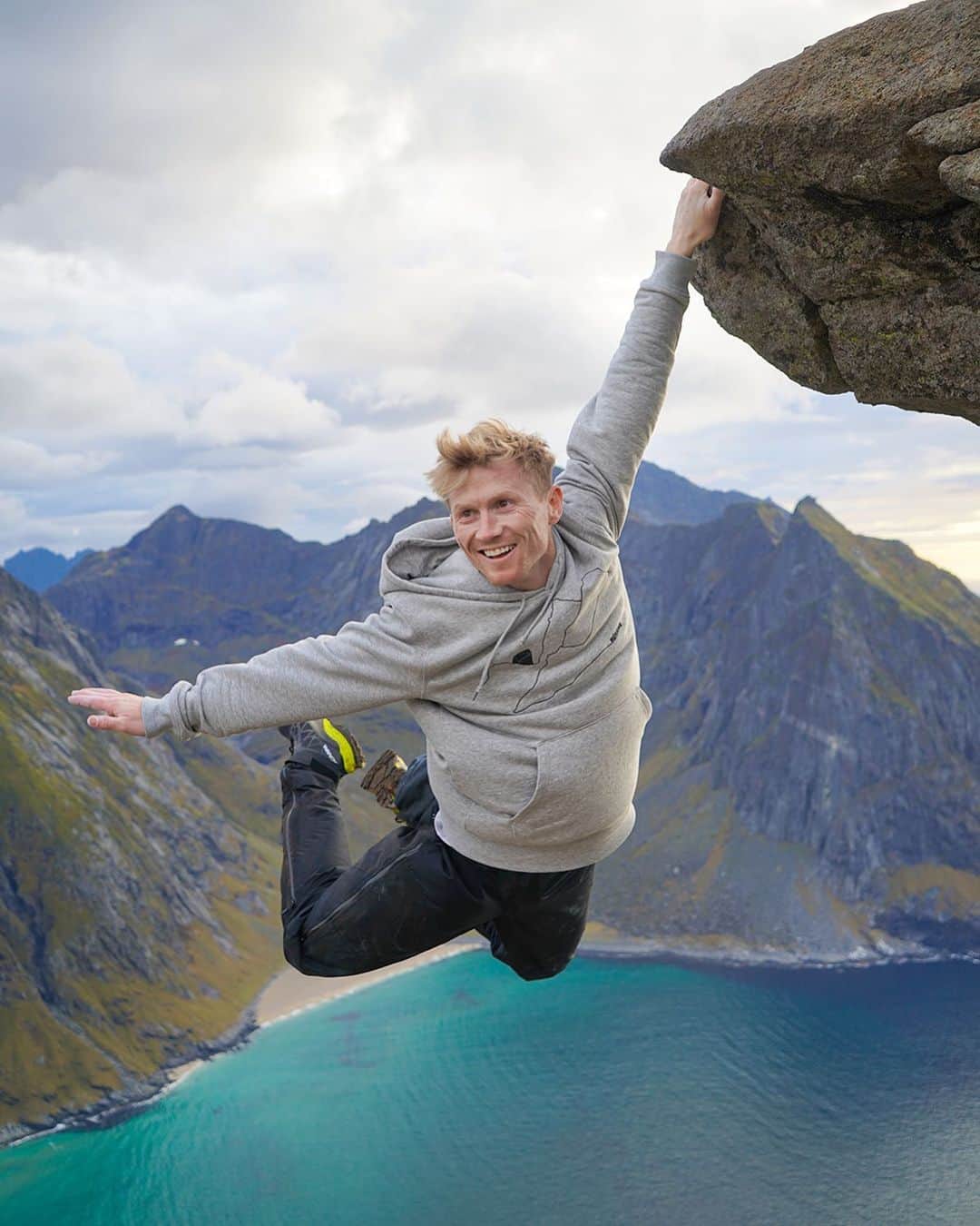 マグナス・ミトボのインスタグラム：「The ultimate Lofoten flex🌄」