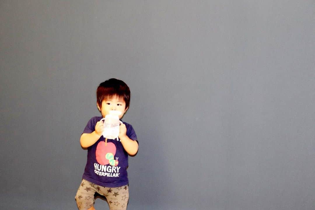 Momoeのインスタグラム：「#happy #家事 #育児 #family #家族 #boy #smile #男の子 #息子 #code #love #lucky #kids #子供 #thankyou #宝物 #ベビー #fashion #follow #心 #縁 #パパ #ママ #家族写真 #男の子ママ #赤ちゃん」
