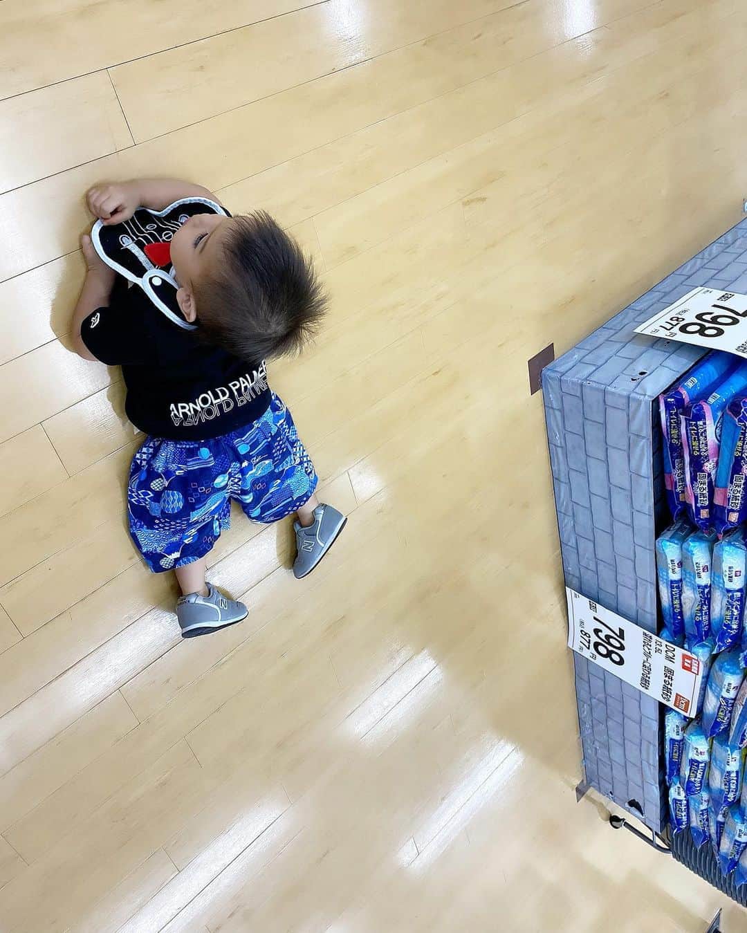 Momoeのインスタグラム：「#happy #家事 #育児 #family #家族 #boy #smile #男の子 #息子 #code #love #lucky #kids #子供 #thankyou #宝物 #ベビー #fashion #follow #心 #縁 #パパ #ママ #家族写真 #男の子ママ #赤ちゃん」