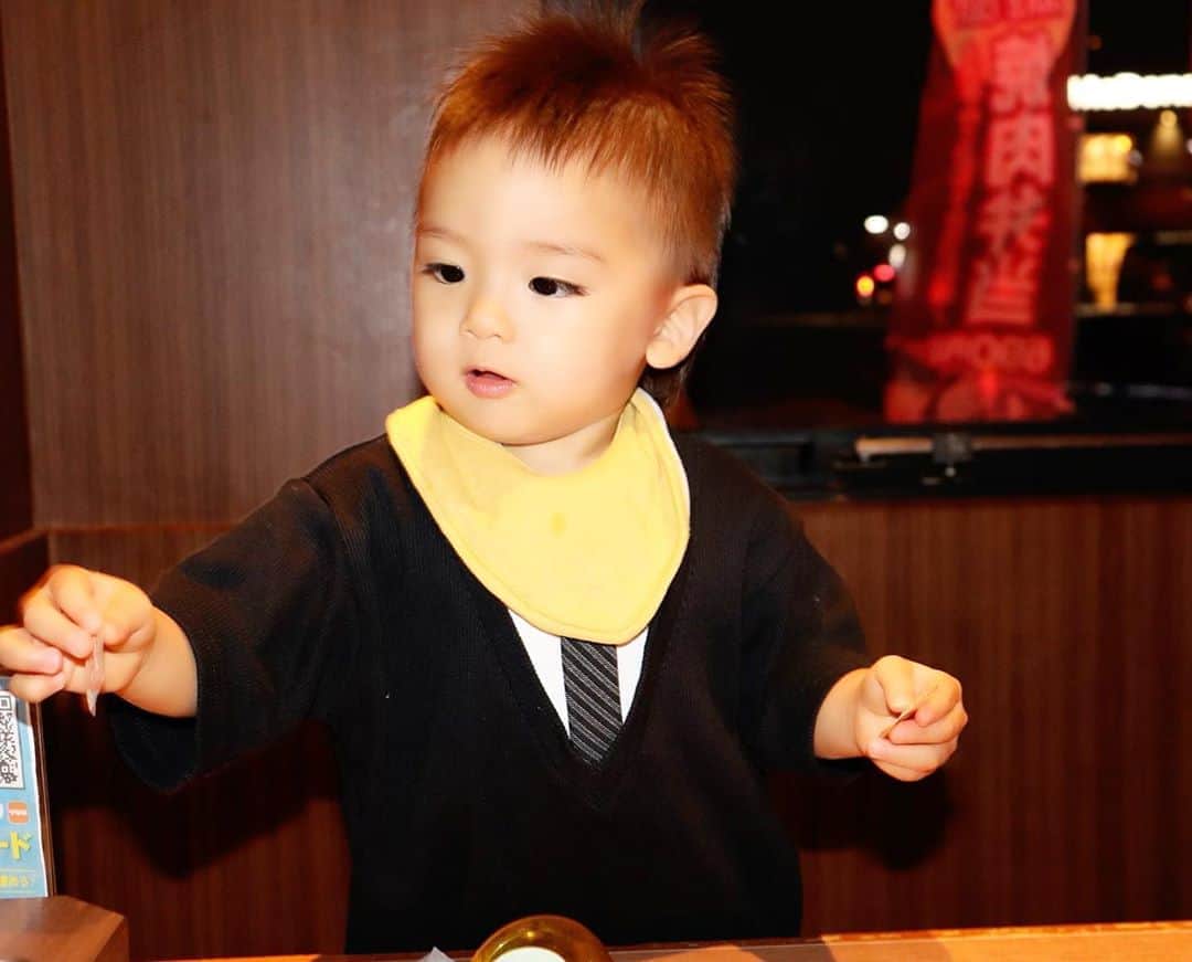 Momoeのインスタグラム：「#happy #家事 #育児 #family #家族 #boy #smile #男の子 #息子 #code #love #lucky #kids #子供 #thankyou #宝物 #ベビー #fashion #follow #心 #縁 #パパ #ママ #家族写真 #男の子ママ #赤ちゃん」