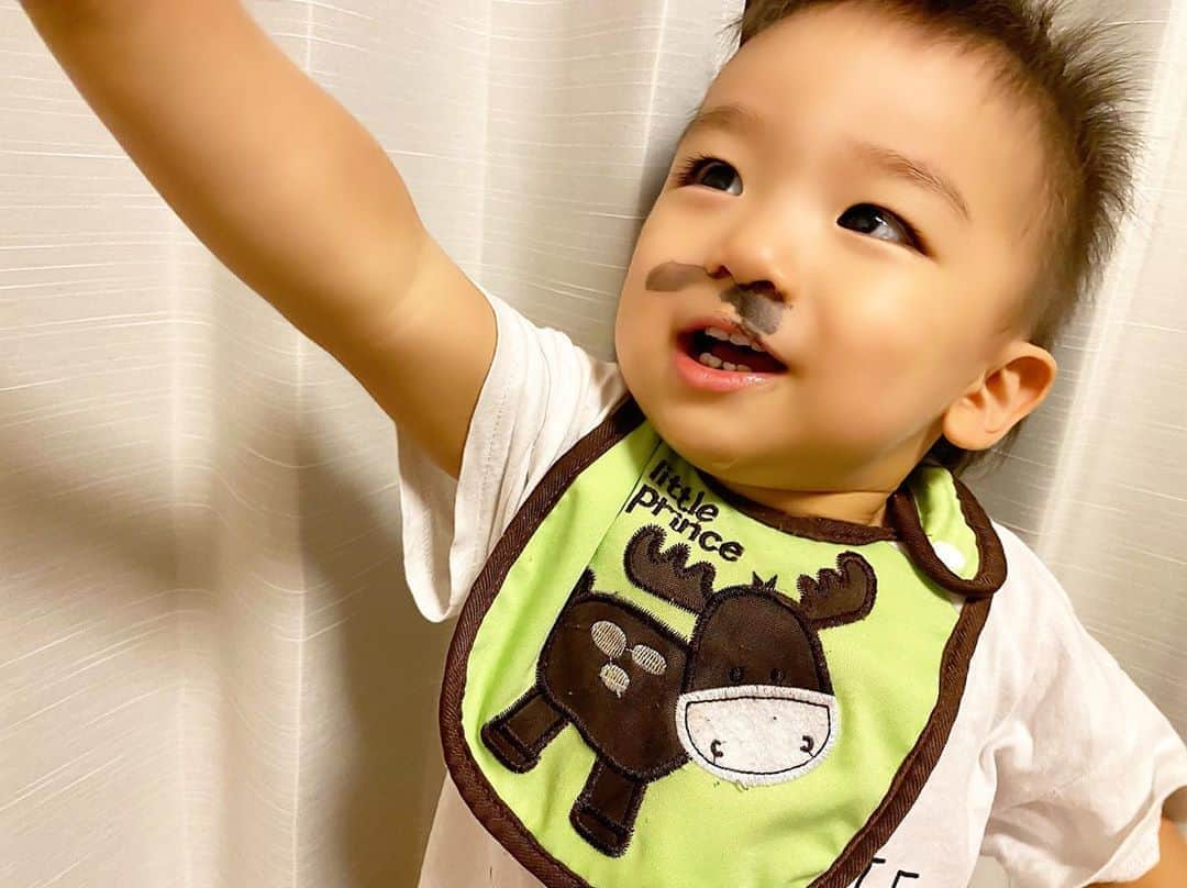 Momoeのインスタグラム：「#happy #家事 #育児 #family #家族 #boy #smile #男の子 #息子 #code #love #lucky #kids #子供 #thankyou #宝物 #ベビー #fashion #follow #心 #縁 #パパ #ママ #家族写真 #男の子ママ #赤ちゃん」