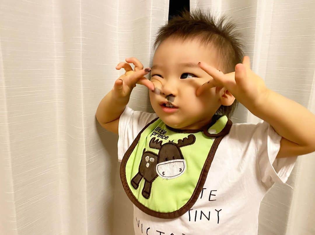 Momoeのインスタグラム：「#happy #家事 #育児 #family #家族 #boy #smile #男の子 #息子 #code #love #lucky #kids #子供 #thankyou #宝物 #ベビー #fashion #follow #心 #縁 #パパ #ママ #家族写真 #男の子ママ #赤ちゃん」