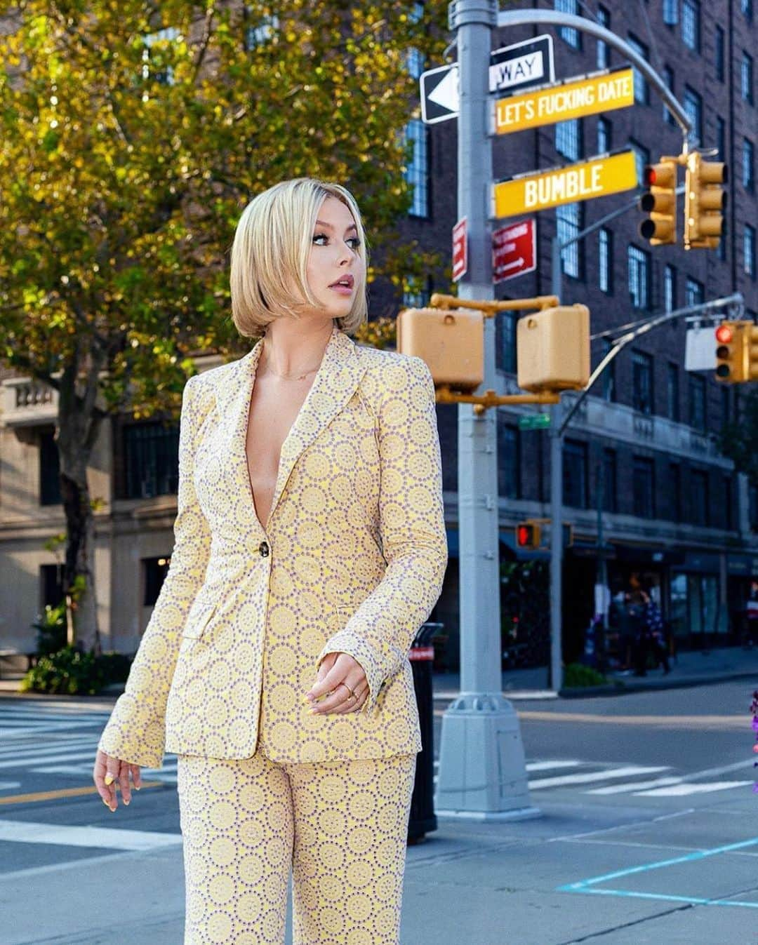 プラバルグルンさんのインスタグラム写真 - (プラバルグルンInstagram)「@serenakerrigan stopping New York City traffic wearing a daffodil eyelet hand tailored suit from the Spring 2020 collection and the most important accessory of all… confidence! #PrabalGurung #FemininityWithABite」10月9日 23時41分 - prabalgurung