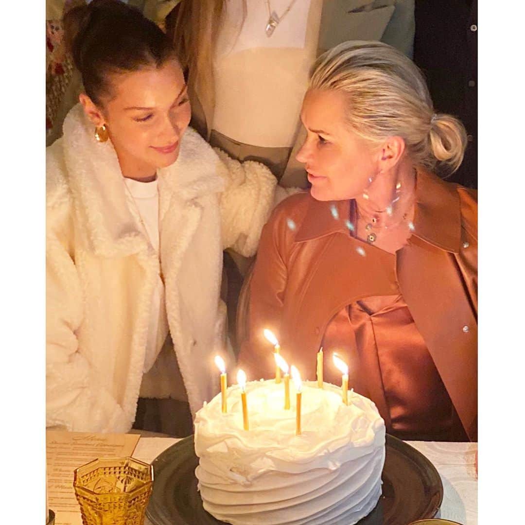 ヨランダ・ハディッドのインスタグラム：「❤️Happy 24th birthday my love..... celebrating you today and everyday since the day you were born. I’m so proud of the extraordinary person that you are and the incredible things you have accomplished in your life. Thank you for all the love and light you bring into my life and all those who cross your path. I pray that each day Love, Health and Happiness will come your way..... I love you my forever baby girl @bellahadid #happybirthday」