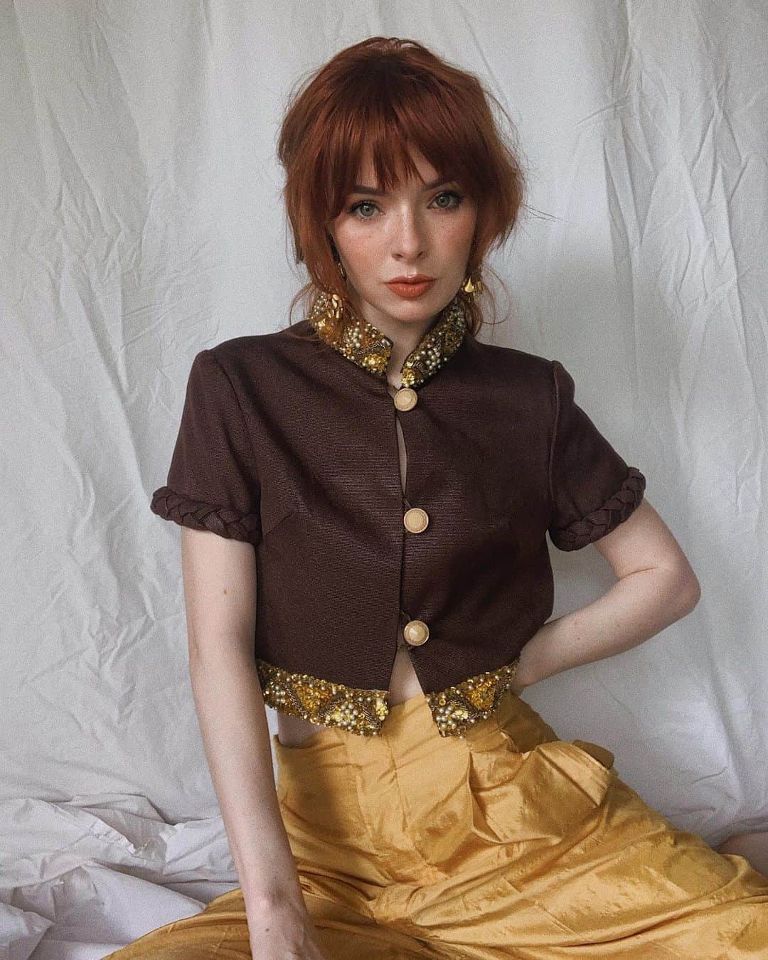ジェーン・アルドリッジのインスタグラム：「Sixties crop cocktail jacket with silk Romeo Gigli pants 💛 Friday mood」