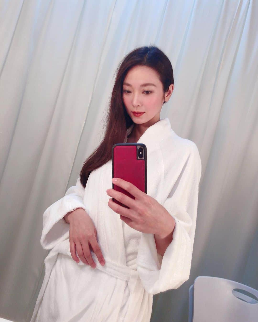 のインスタグラム：「今日は久しぶりの濃いメイク。 ・ いつぶりの投稿か😅 相変わらず元気にしております😙👌 ・ #サボリ魔  #shooting #撮影　#make#💄　 いい現場にお仕事に感謝🙏」