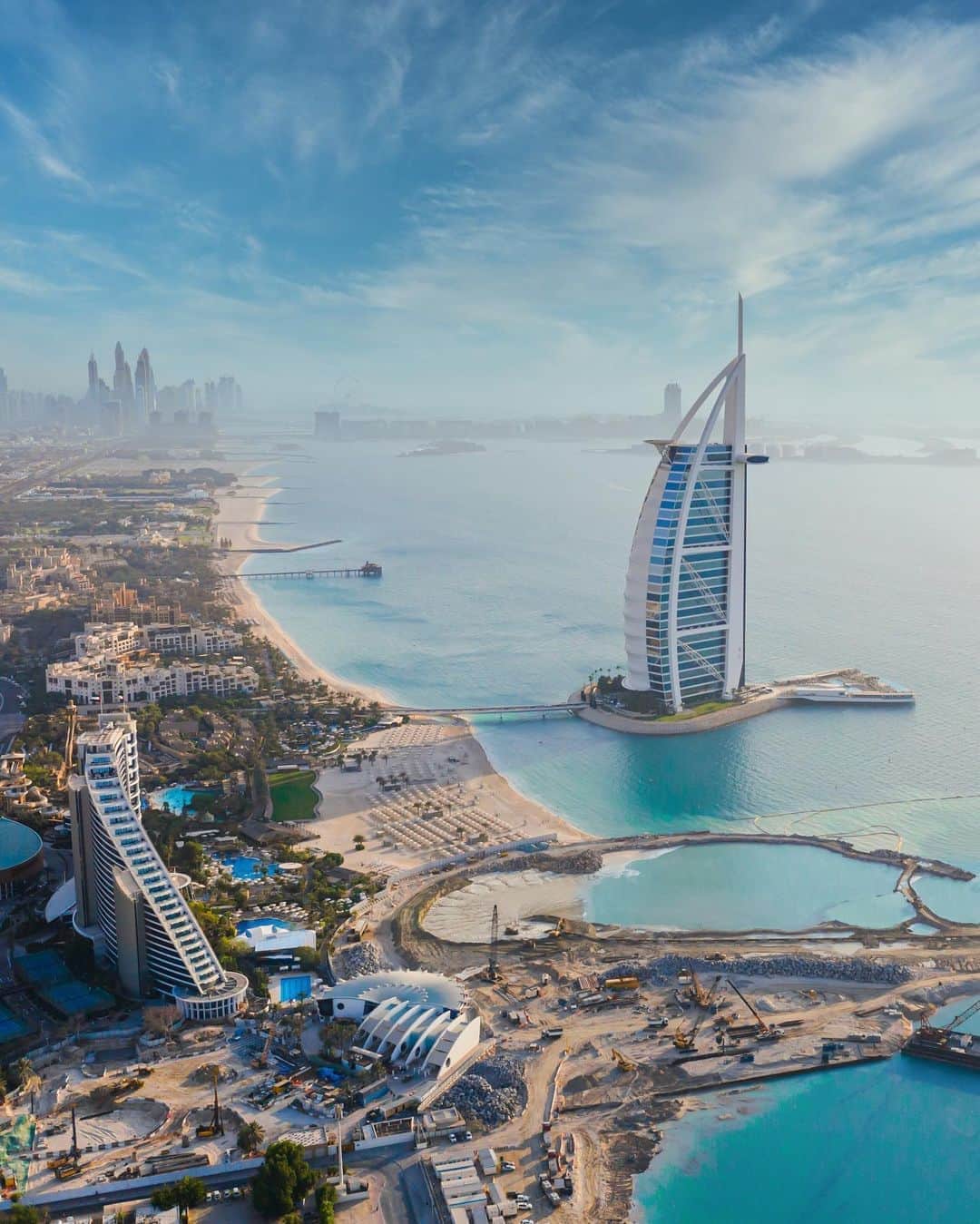 エミレーツ航空さんのインスタグラム写真 - (エミレーツ航空Instagram)「Our home Dubai is ready to welcome you with your health and safety as the number one priority.  #MyDubai #EmiratesAirline #FlyEmiratesFlyBetter  📸 @mal7___」10月10日 0時00分 - emirates
