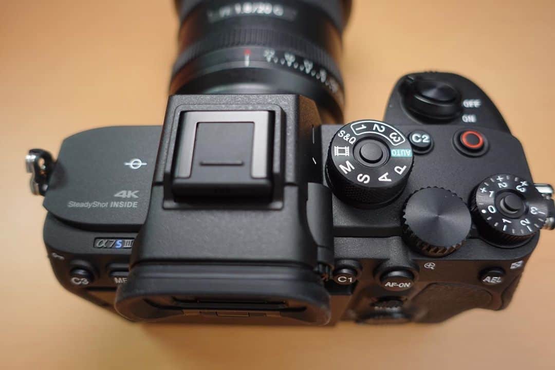 瀬戸弘司さんのインスタグラム写真 - (瀬戸弘司Instagram)「My New Camera...  Photo : Sony ZV-1 Light : Aputure AL-MC  #a7s3 #α7sⅲ #sony #zv1」10月10日 0時00分 - eguri89