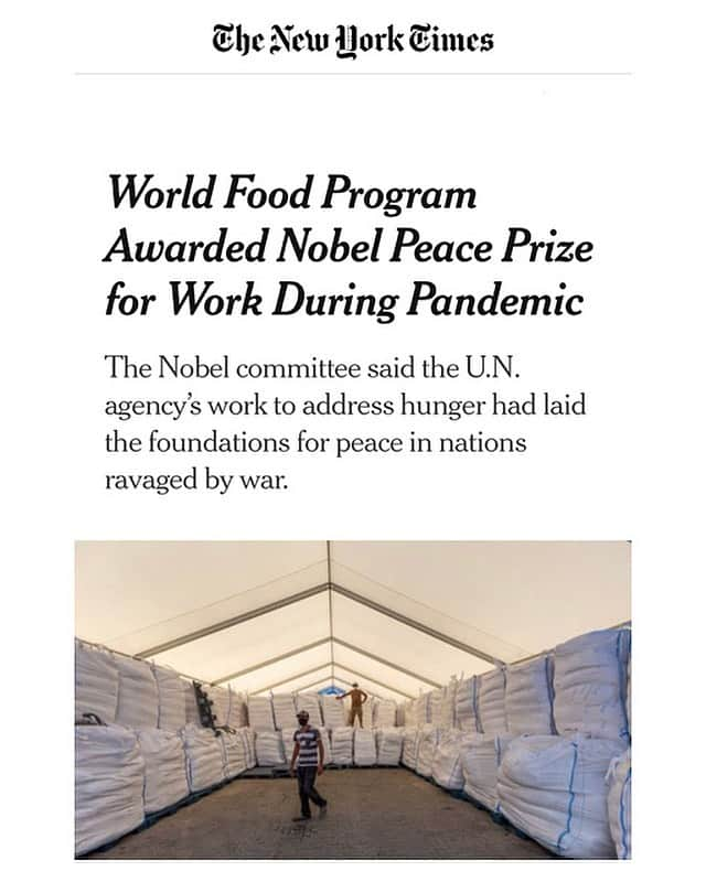 レイチェル・レイのインスタグラム：「Just another day where food is saving the world 💪 #NobelPeacePrize #NobelPeacePrize2020 @nobelpeacecenter @nobelprize_org @worldfoodprogramme reminding us all that   ✨FOOD = safety, stability, love + peace ✨   If taking on the world feels a little overwhelming, find ways to fight food insecurity and feed communities in need through local initiatives by organizations like @wckitchen @nokidhungry @feedingamerica and so many more, which can be found on the @rachaelrayyumo site 🙏🏻💛   🤓@nytimes」