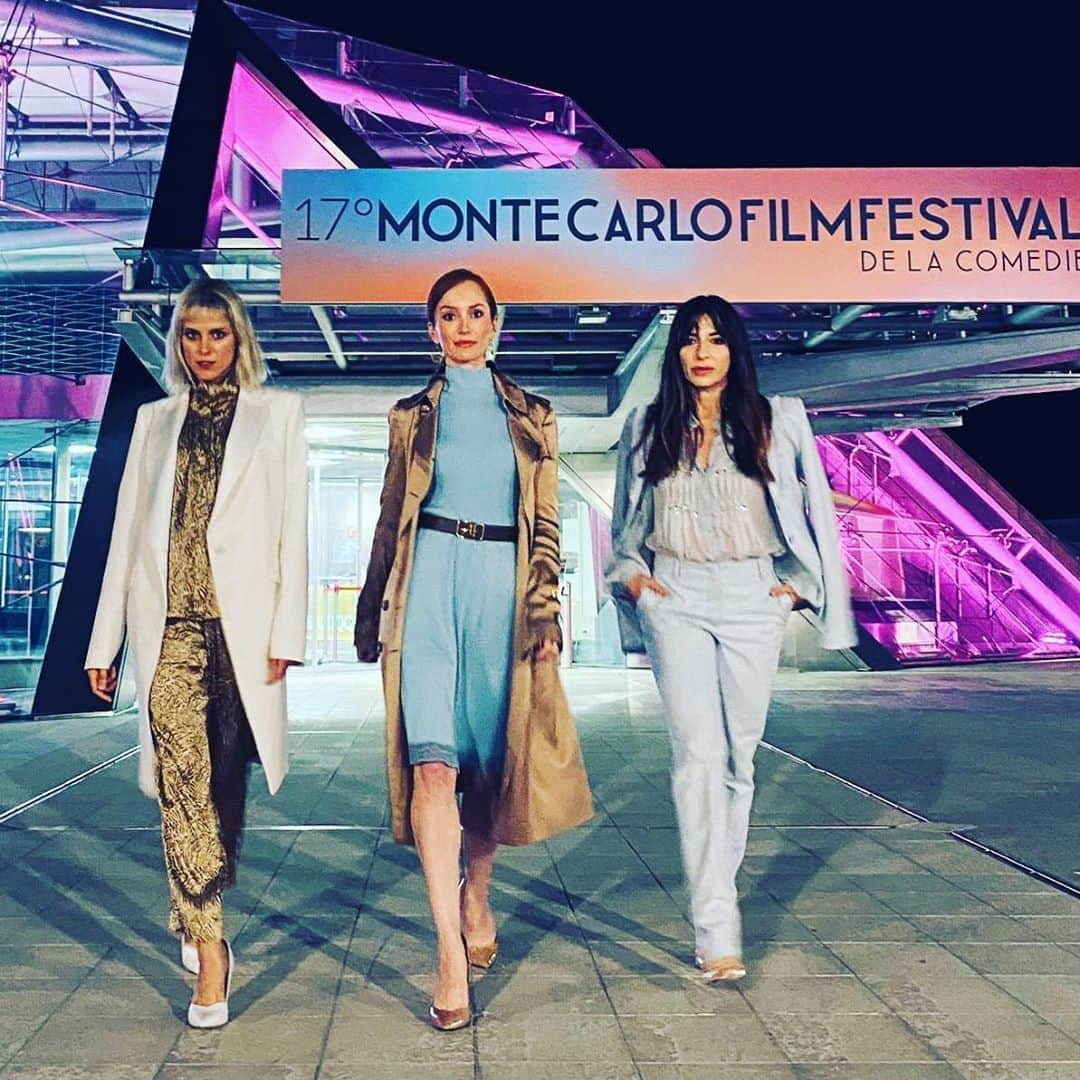 ロッテ・ヴァービークさんのインスタグラム写真 - (ロッテ・ヴァービークInstagram)「Representing the pink part of the jury of the @montecarlofilmfestival 💜💗💙 with @maggiecivantos & @sabrinaimpacciatore #trecolori #charliesangels #threegraces #trinity #threemusketeers」10月10日 0時16分 - lotteverbeek