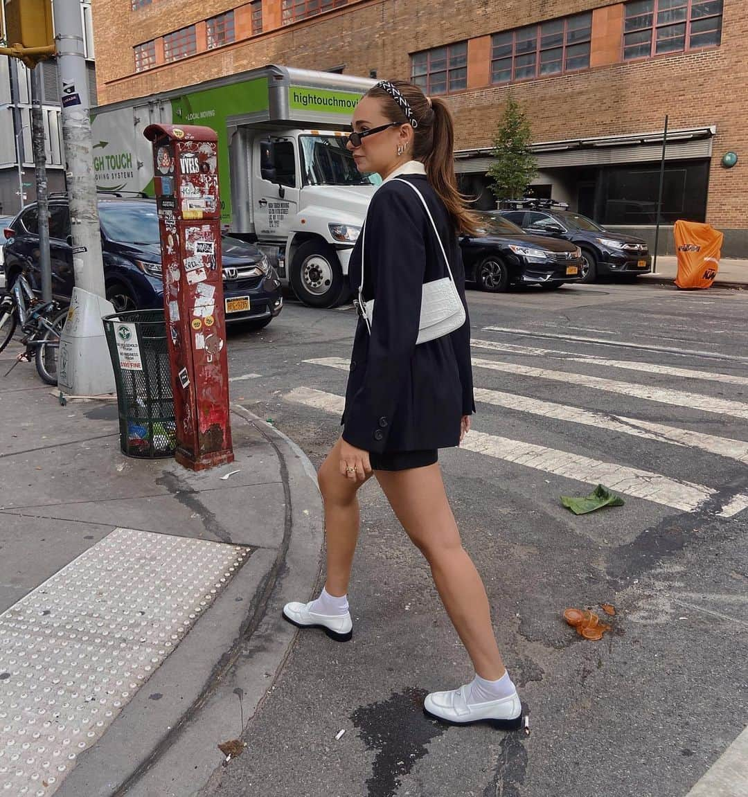 We Wore Whatさんのインスタグラム写真 - (We Wore WhatInstagram)「Transitional weather can be so confusing, shorts and a blazer are always a fav (could have substituted for tights and boots too) 👌🏻」10月10日 0時19分 - weworewhat