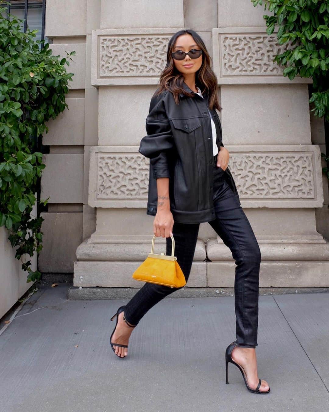 Saks Fifth Avenueのインスタグラム：「Digital creator and interior stylist, @linhniller shows us how to make a statement with a dressed-up take on classic denim from @jbrandjeans. Head to our IG Stories to see more fall denim looks from Linh. #SaksStyle」
